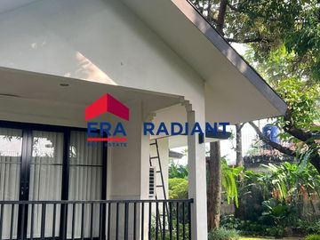 Dijual Rumah Cantik Nuansa Villa di Menjangan Raya, Ciputat - Luas Tanah 1880m², Semi Furnished, Harga Nego
