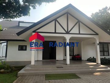 Dijual Rumah Cantik Nuansa Villa di Menjangan Raya, Ciputat - Luas Tanah 1880m², Semi Furnished, Harga Nego