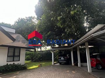 Dijual Rumah Cantik Nuansa Villa di Menjangan Raya, Ciputat - Luas Tanah 1880m², Semi Furnished, Harga Nego