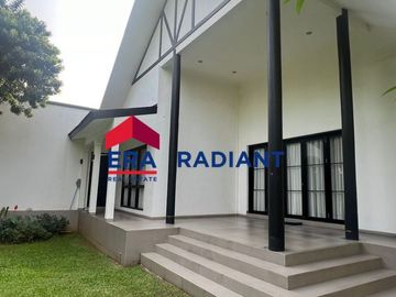 Dijual Rumah Cantik Nuansa Villa di Menjangan Raya, Ciputat - Luas Tanah 1880m², Semi Furnished, Harga Nego