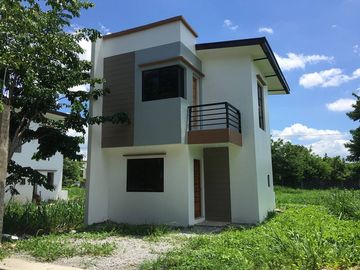 RFO House and Lot For Sale in Biñan Laguna along Laguna Blvd Paseo de Sta. Rosa The Medical City South Luzon DLSU Canlubang Solenad 1 & 2 S&R Nuvali S