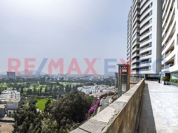 Vendemos Moderno Penthouse dúplex en Cerros de Camacho, en el Edificio El Golf Imperio.