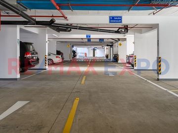 Vendemos Moderno Penthouse dúplex en Cerros de Camacho, en el Edificio El Golf Imperio.