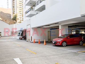 Vendemos Moderno Penthouse dúplex en Cerros de Camacho, en el Edificio El Golf Imperio.