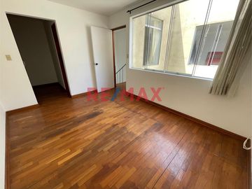 Se Vende Amplio Y Acogedor Dúplex En Piso 2 - Portada Del Sol La Molina