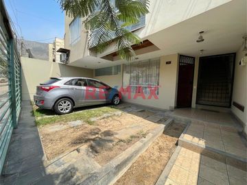 Se Vende Amplio Y Acogedor Dúplex En Piso 2 - Portada Del Sol La Molina