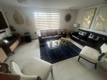 Casa de 3 pisos en Barrio Los Bosquinos, Maipú.