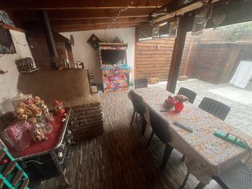 Casa de 3 pisos en Barrio Los Bosquinos, Maipú.