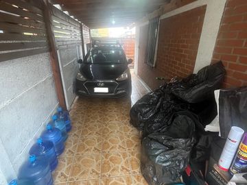 Casa de 3 pisos en Barrio Los Bosquinos, Maipú.