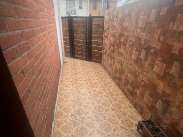 Casa de 3 pisos en Barrio Los Bosquinos, Maipú.