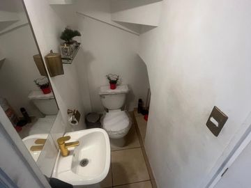 Casa de 3 pisos en Barrio Los Bosquinos, Maipú.
