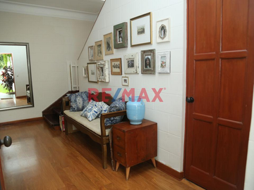 Venta De Casa Como Terreno En San Isidro