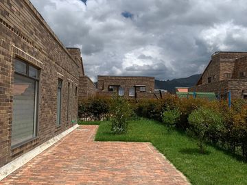 ARRIENDO HERMOSA CASA CONJUNTO EL BEJUCAL CAJICA CUNDINAMARCA COLOMBIA.