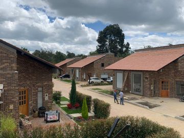 ARRIENDO HERMOSA CASA CONJUNTO EL BEJUCAL CAJICA CUNDINAMARCA COLOMBIA.