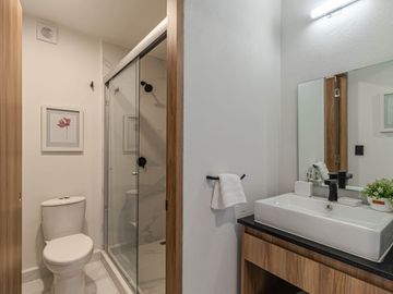 CASA EN VENTA EN XOCHITEPEC CON ALBERCA Y CANCHAS DEPORTIVAS