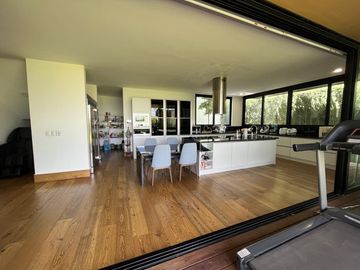VENDO CASA CON ACABADOS DE LUJO 4 RECAMARAS EN BOSQUES DEL REFUGIO A UNOS PASOS DE UNIVERSIDAD LA SALLE