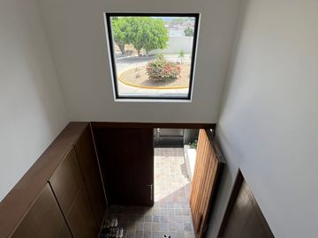 VENDO CASA CON ACABADOS DE LUJO 4 RECAMARAS EN BOSQUES DEL REFUGIO A UNOS PASOS DE UNIVERSIDAD LA SALLE