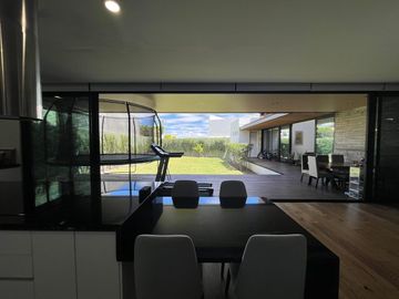 VENDO CASA CON ACABADOS DE LUJO 4 RECAMARAS EN BOSQUES DEL REFUGIO A UNOS PASOS DE UNIVERSIDAD LA SALLE