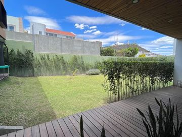 VENDO CASA CON ACABADOS DE LUJO 4 RECAMARAS EN BOSQUES DEL REFUGIO A UNOS PASOS DE UNIVERSIDAD LA SALLE