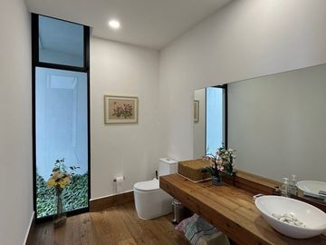 VENDO CASA CON ACABADOS DE LUJO 4 RECAMARAS EN BOSQUES DEL REFUGIO A UNOS PASOS DE UNIVERSIDAD LA SALLE