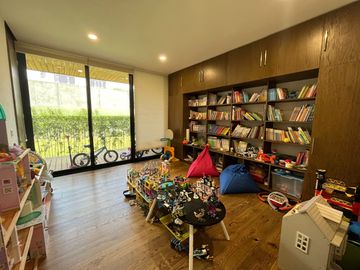 VENDO CASA CON ACABADOS DE LUJO 4 RECAMARAS EN BOSQUES DEL REFUGIO A UNOS PASOS DE UNIVERSIDAD LA SALLE