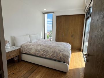 VENDO CASA CON ACABADOS DE LUJO 4 RECAMARAS EN BOSQUES DEL REFUGIO A UNOS PASOS DE UNIVERSIDAD LA SALLE