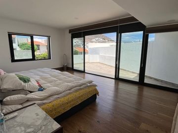 VENDO CASA CON ACABADOS DE LUJO 4 RECAMARAS EN BOSQUES DEL REFUGIO A UNOS PASOS DE UNIVERSIDAD LA SALLE