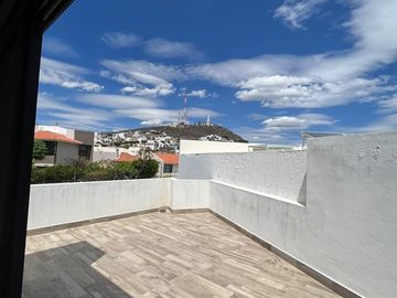 VENDO CASA CON ACABADOS DE LUJO 4 RECAMARAS EN BOSQUES DEL REFUGIO A UNOS PASOS DE UNIVERSIDAD LA SALLE