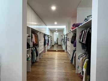 VENDO CASA CON ACABADOS DE LUJO 4 RECAMARAS EN BOSQUES DEL REFUGIO A UNOS PASOS DE UNIVERSIDAD LA SALLE