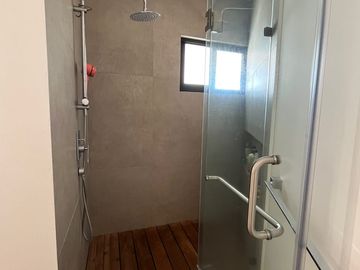 VENDO CASA CON ACABADOS DE LUJO 4 RECAMARAS EN BOSQUES DEL REFUGIO A UNOS PASOS DE UNIVERSIDAD LA SALLE
