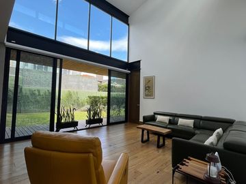 VENDO CASA CON ACABADOS DE LUJO 4 RECAMARAS EN BOSQUES DEL REFUGIO A UNOS PASOS DE UNIVERSIDAD LA SALLE