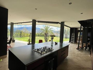 CASA DE LUJO DE VENTA SECTOR HILACRIL