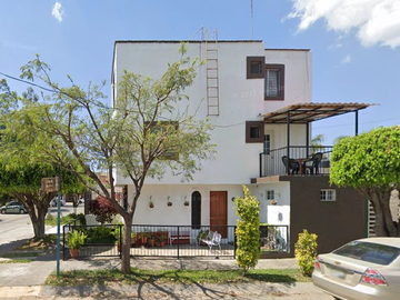 HERMOSA CASA DE TRES NIVELES CON TERRAZA, ZAPOPAN