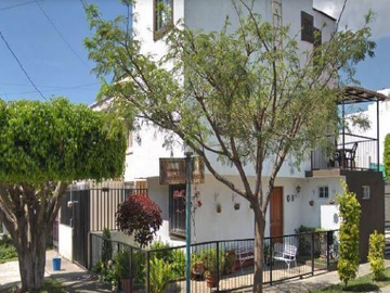 HERMOSA CASA DE TRES NIVELES CON TERRAZA, ZAPOPAN