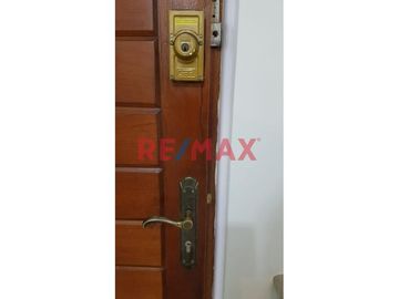 Se Alquila Exclusivo Departamento Frente A Parque S/. 2850