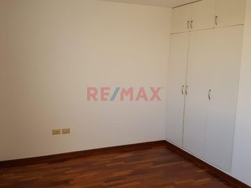 Se Alquila Exclusivo Departamento Frente A Parque S/. 2850