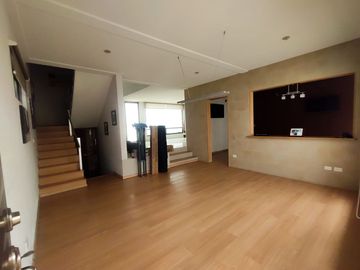CASA EN VENTA LOMAS DEL MÁRMOL EN ZONA LA CALERA, CERCA DE FACULTADES BUAP Y HOSPITALES