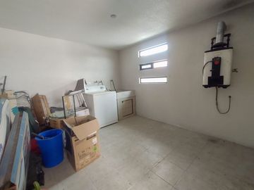 CASA EN VENTA LOMAS DEL MÁRMOL EN ZONA LA CALERA, CERCA DE FACULTADES BUAP Y HOSPITALES