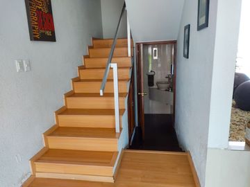 CASA EN VENTA LOMAS DEL MÁRMOL EN ZONA LA CALERA, CERCA DE FACULTADES BUAP Y HOSPITALES