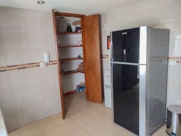 CASA EN VENTA LOMAS DEL MÁRMOL EN ZONA LA CALERA, CERCA DE FACULTADES BUAP Y HOSPITALES