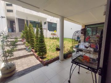 CASA EN VENTA LOMAS DEL MÁRMOL EN ZONA LA CALERA, CERCA DE FACULTADES BUAP Y HOSPITALES