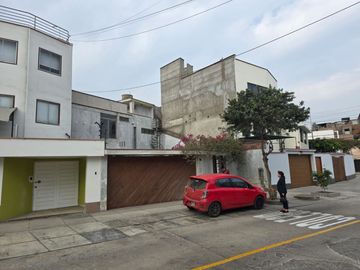 Venta de Casa Como Terreno Urb. Las Begonias – San Borja