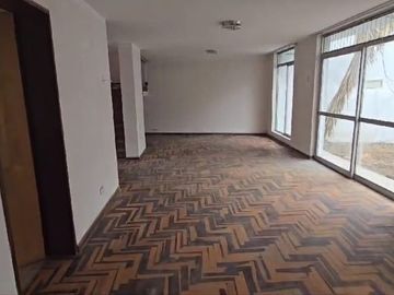 Venta de Casa Como Terreno Urb. Las Begonias – San Borja