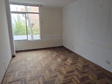 Venta de Casa Como Terreno Urb. Las Begonias – San Borja