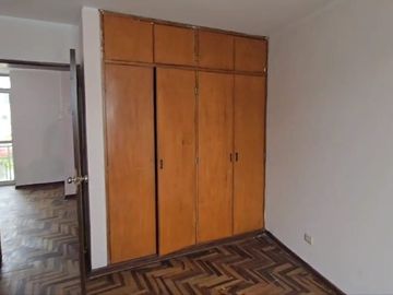 Venta de Casa Como Terreno Urb. Las Begonias – San Borja