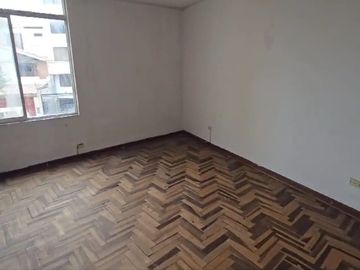 Venta de Casa Como Terreno Urb. Las Begonias – San Borja