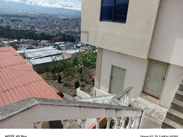 BONITA Y AMPLIA CASA