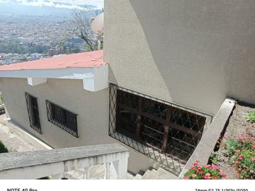 BONITA Y AMPLIA CASA