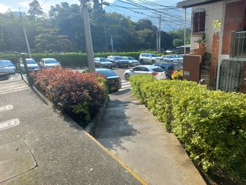 VENDO  CASA DE 2 NIVELES EN TERRANOVA BELLO ANTIOQUIA.