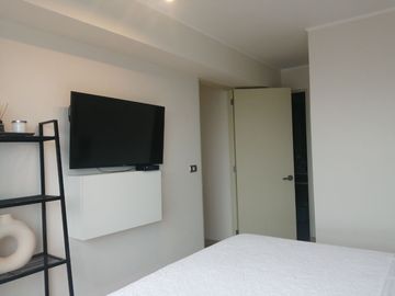 Venta de Departamento Dos Dormitorios, Cochera, en Barranco Límite con Miraflores